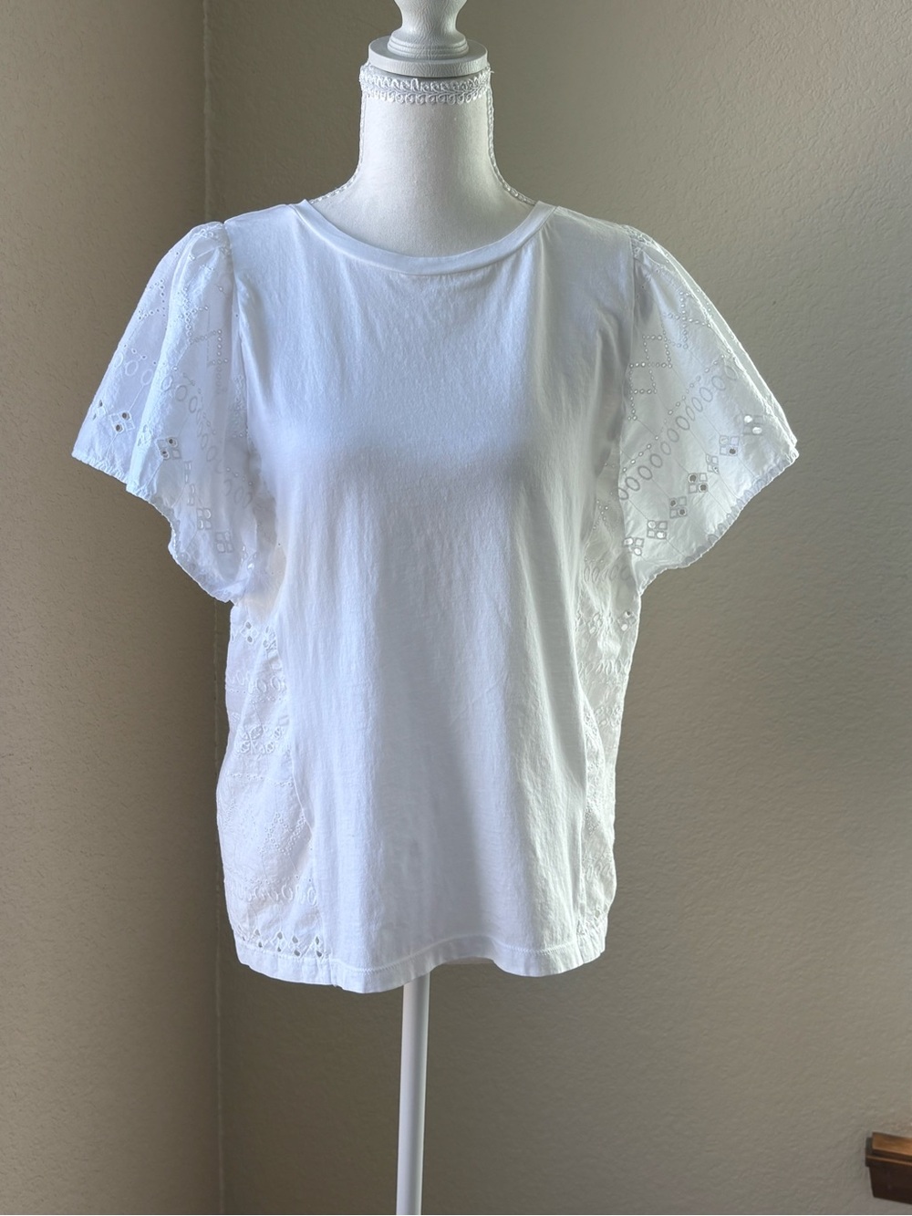 LOFT Women's White Tee with Embroidered Detail, Size M - Picture 2 of 7